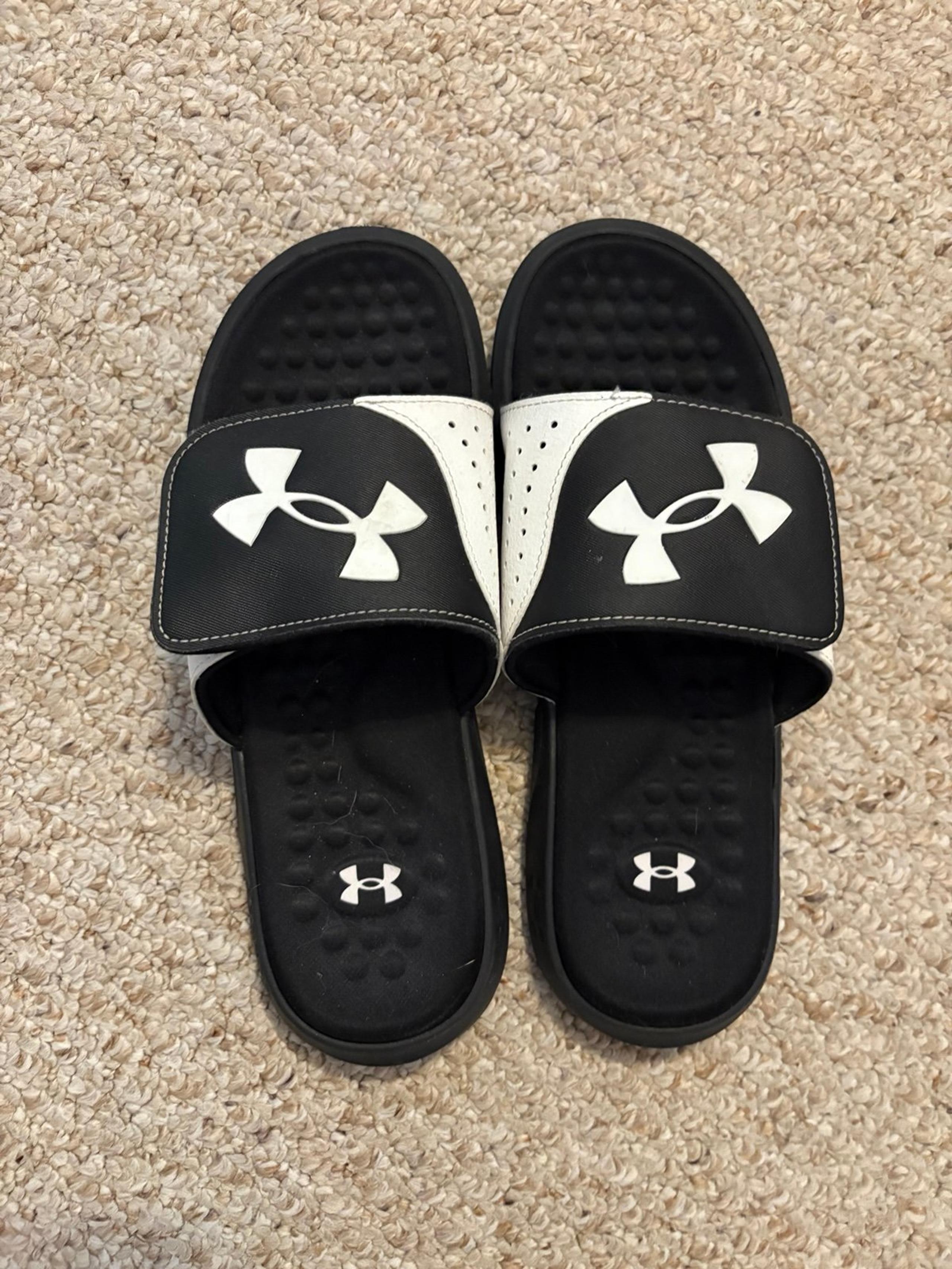 Men’s size 8 under armour sandals