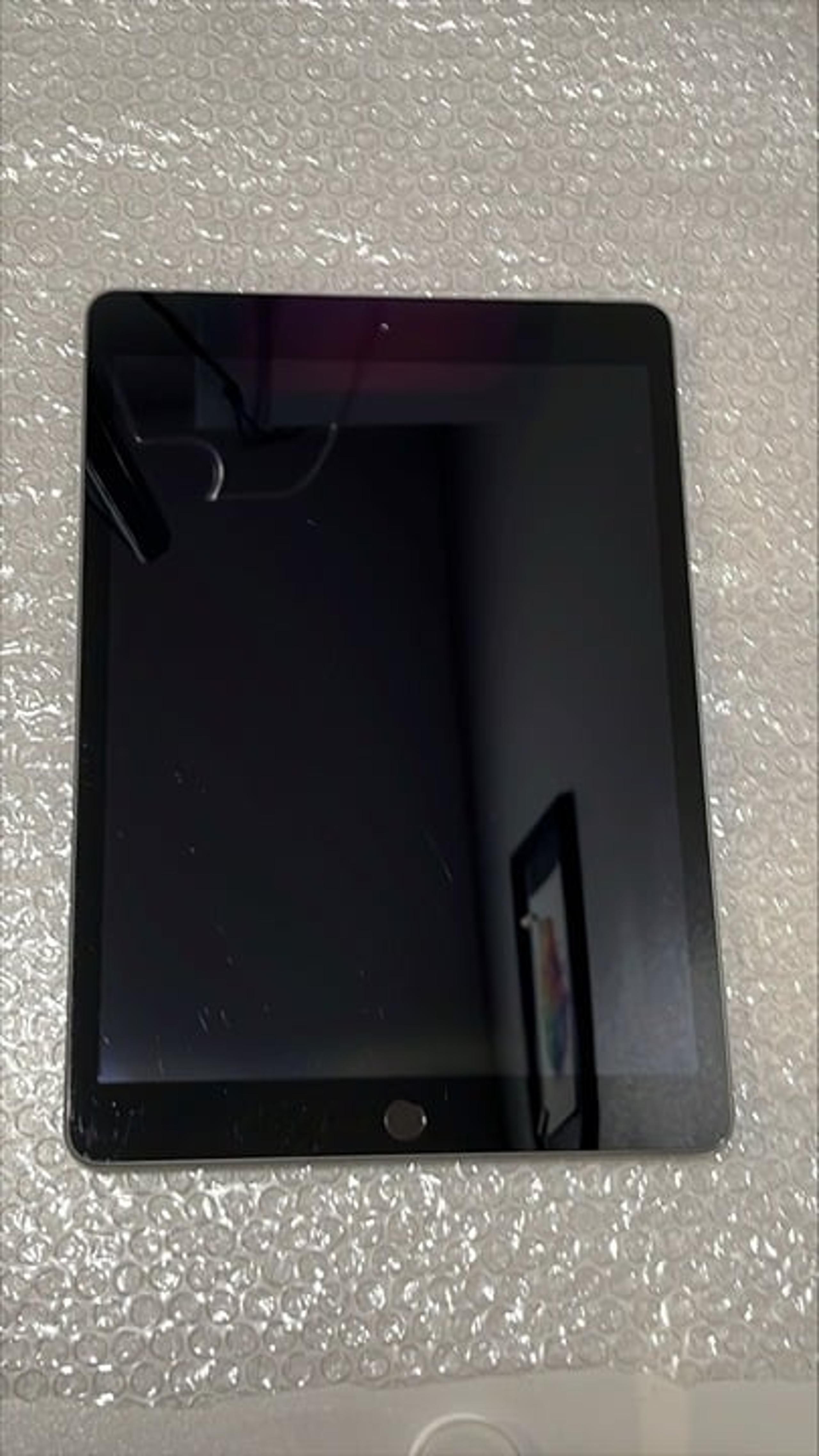 Apple iPad 8th Generation 32GB in Space Gray Wi-Fi