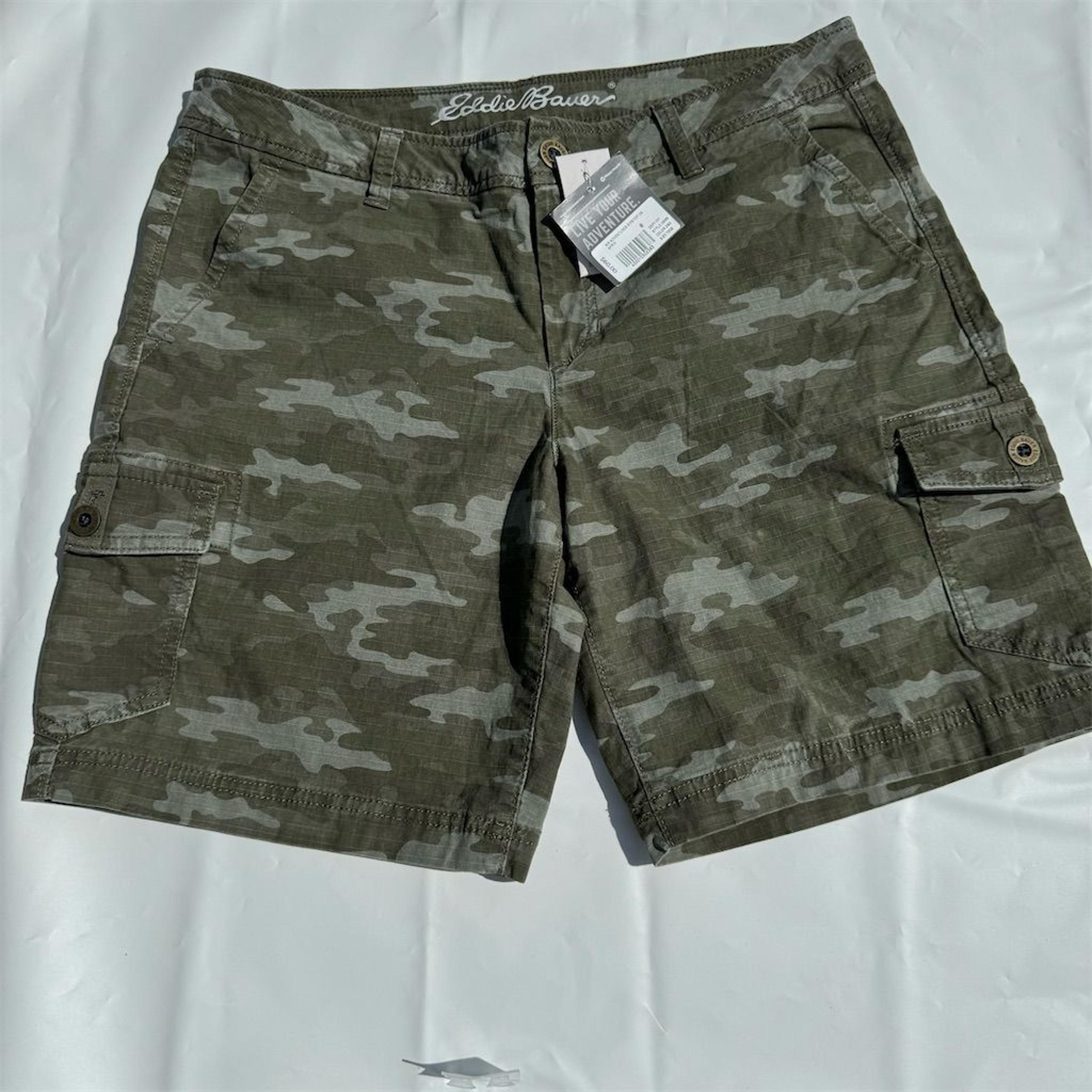 Eddie Bauer Green Camouflage Cargo Shorts Woman’s Size 8 WT