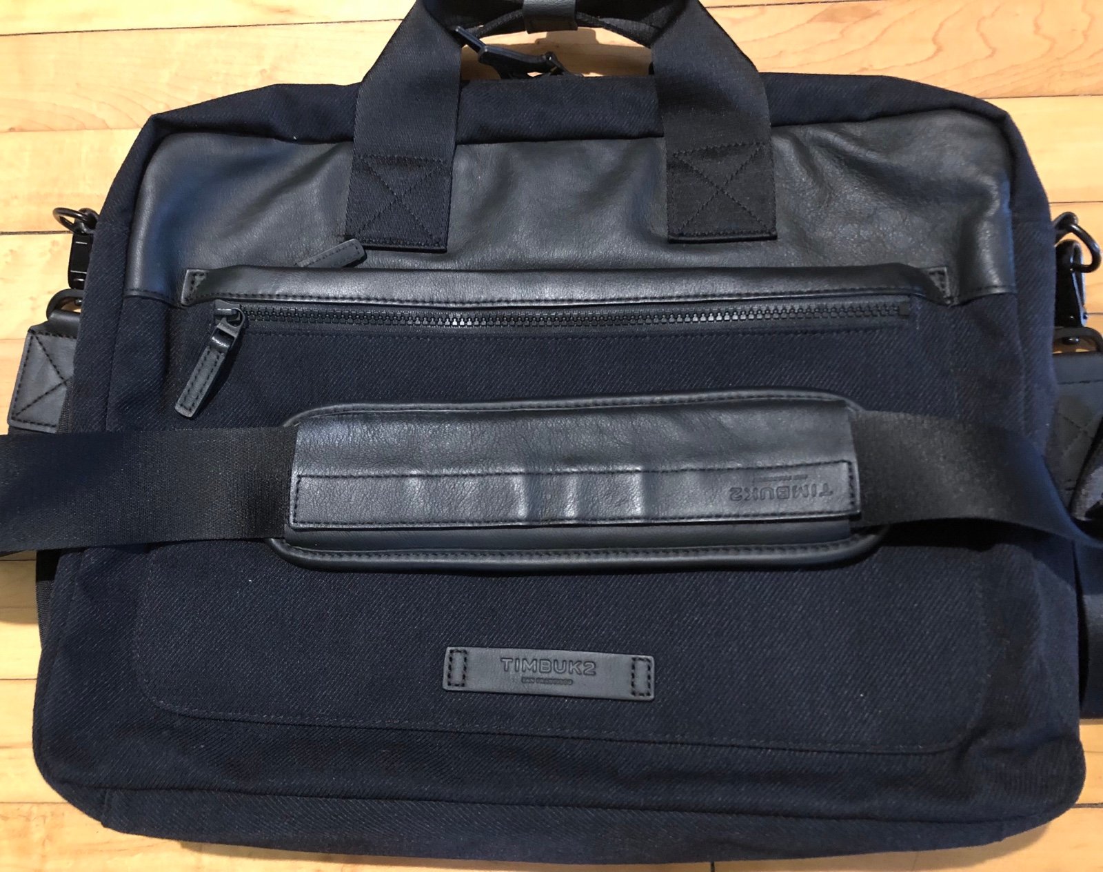 Timbuk2 message/laptop bag. Heavy duty In great shape from a nonsmoking house.