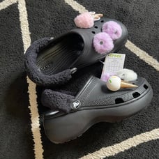 Overseas Exclusive PLATFORM Black Fuzzy Classic Crocs J6/M6/W8