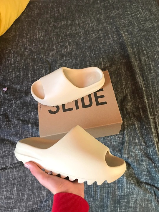 Size 5 Yeezy slides Thick-soled slippers