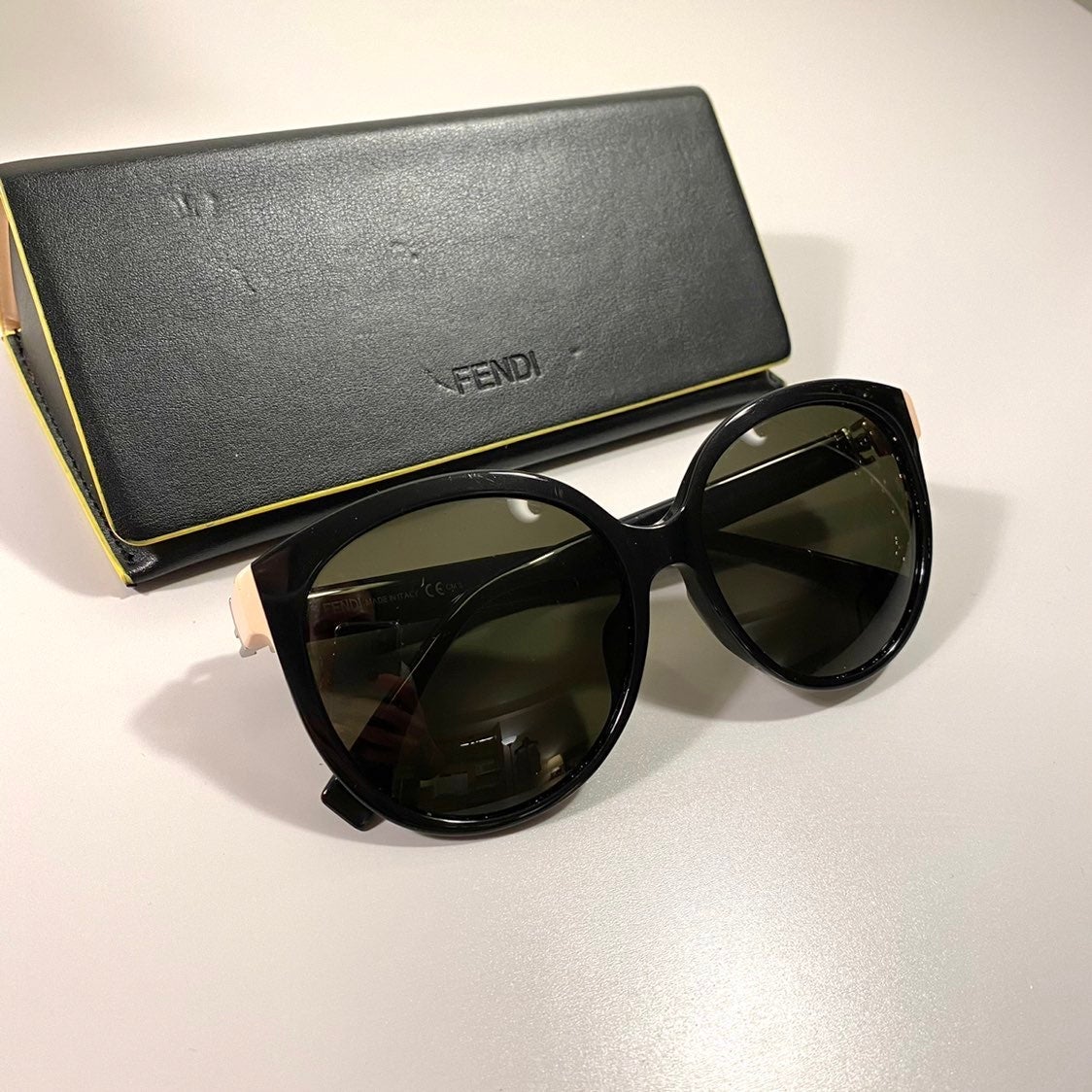 FENDI BLACK SUNGLASSES