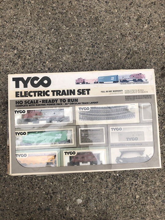 NEW SEALED NIB TYCO Electric Train Set HO Scale 1976 READY TO RUN NO. 7302 CHOO