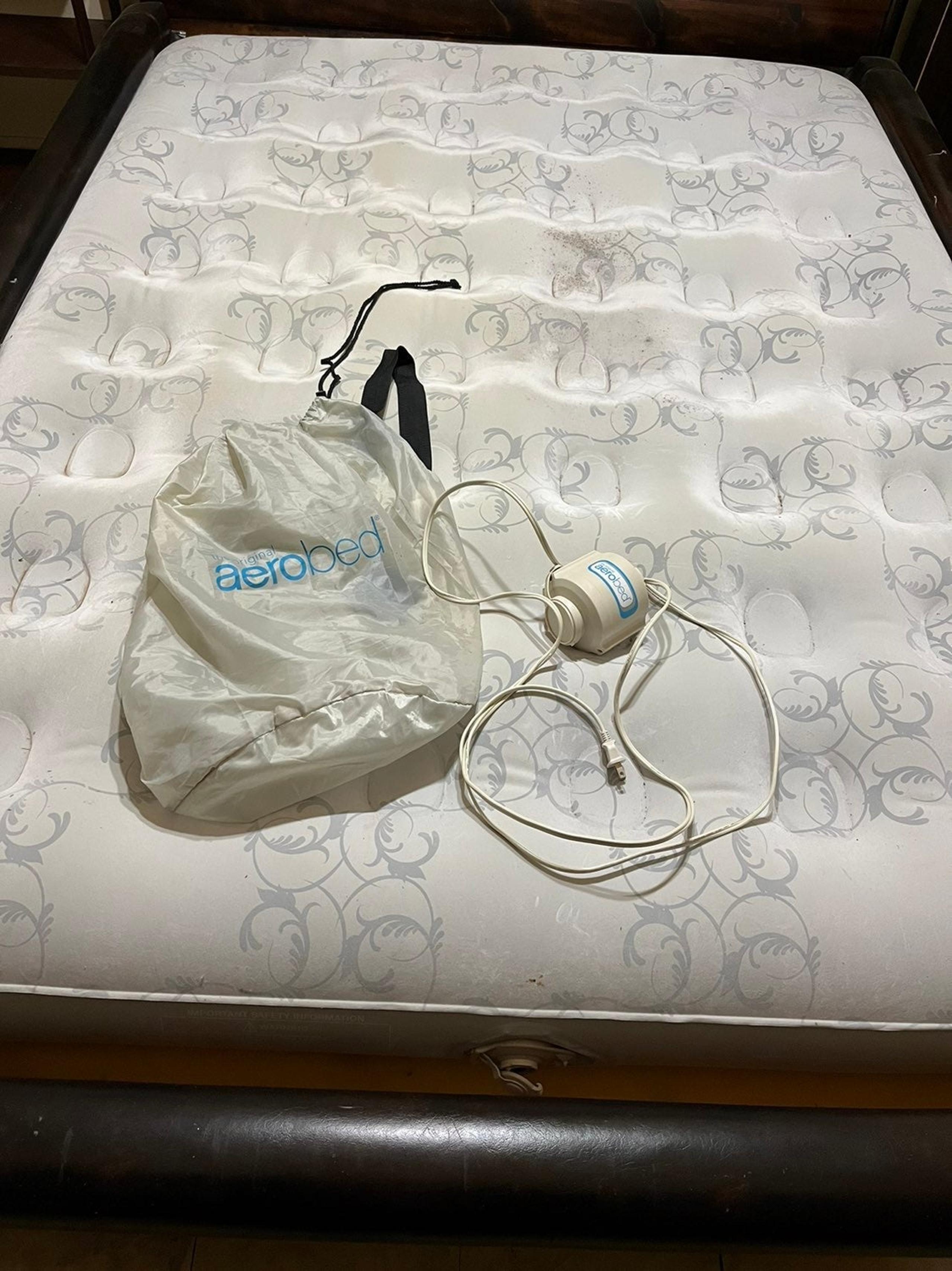 Aerobed Queen size original air bed with pump