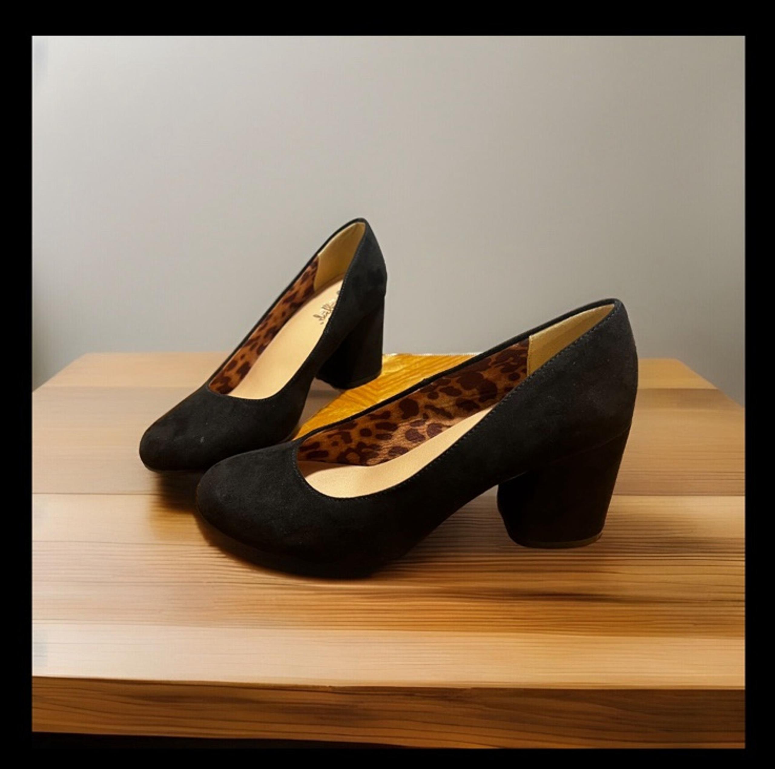 Jellypop Ganlotto Black Women’s Vegan Round Toe Comfort Block Heel Pumps Sz 7.5