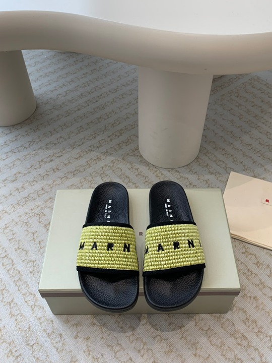 slippers