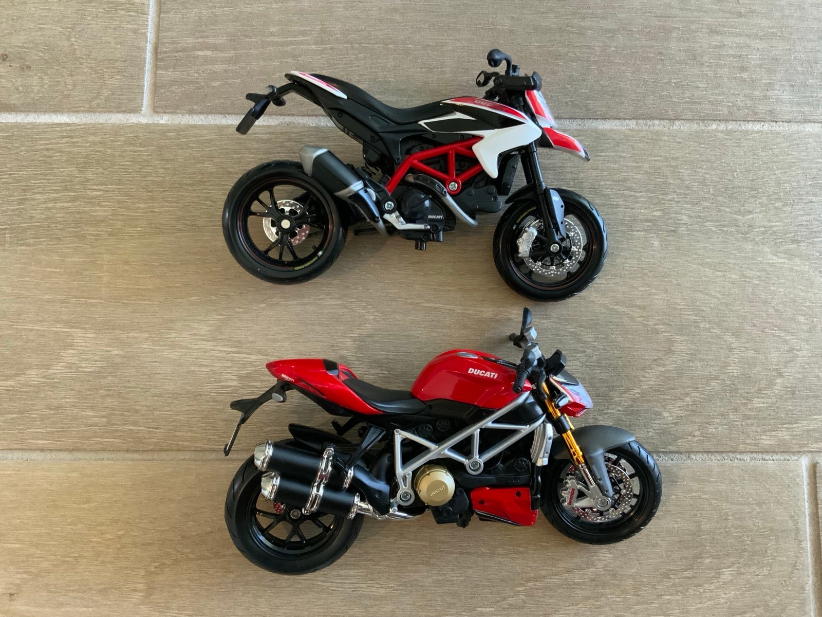Set of 2 Maisto Ducati Motocycle bikes Toy collection
