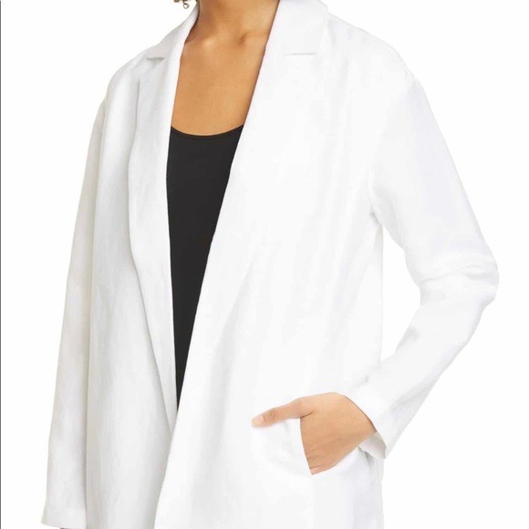 EILEEN FISHER NWT White Notch Collar Bla
