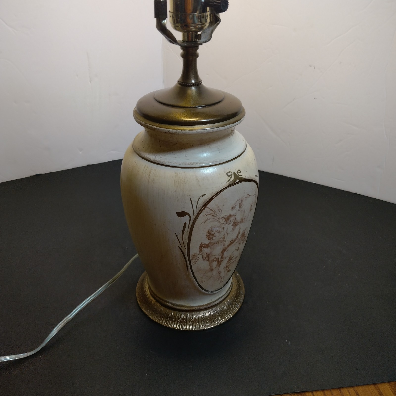 Hand painted Mourning Thorwaldsen 9 gold Baby Angles table lamp