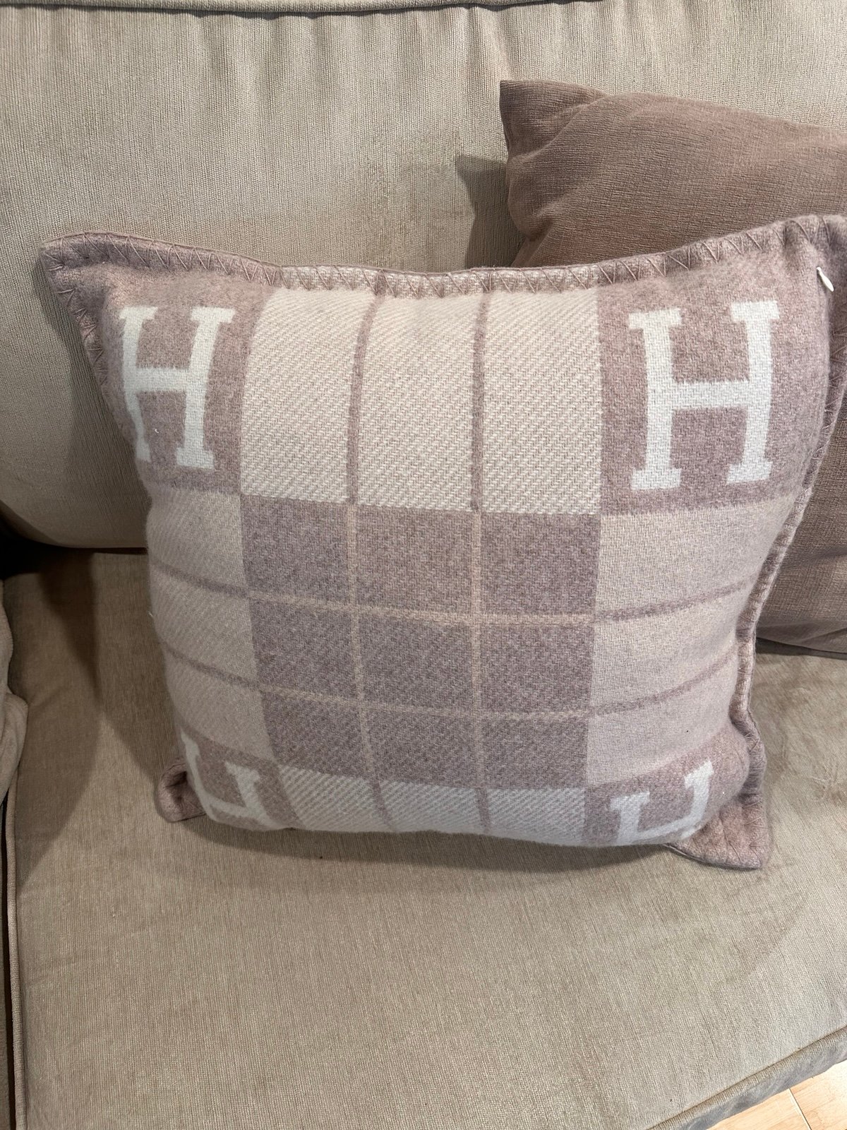 Hermes Avalon III Pillow