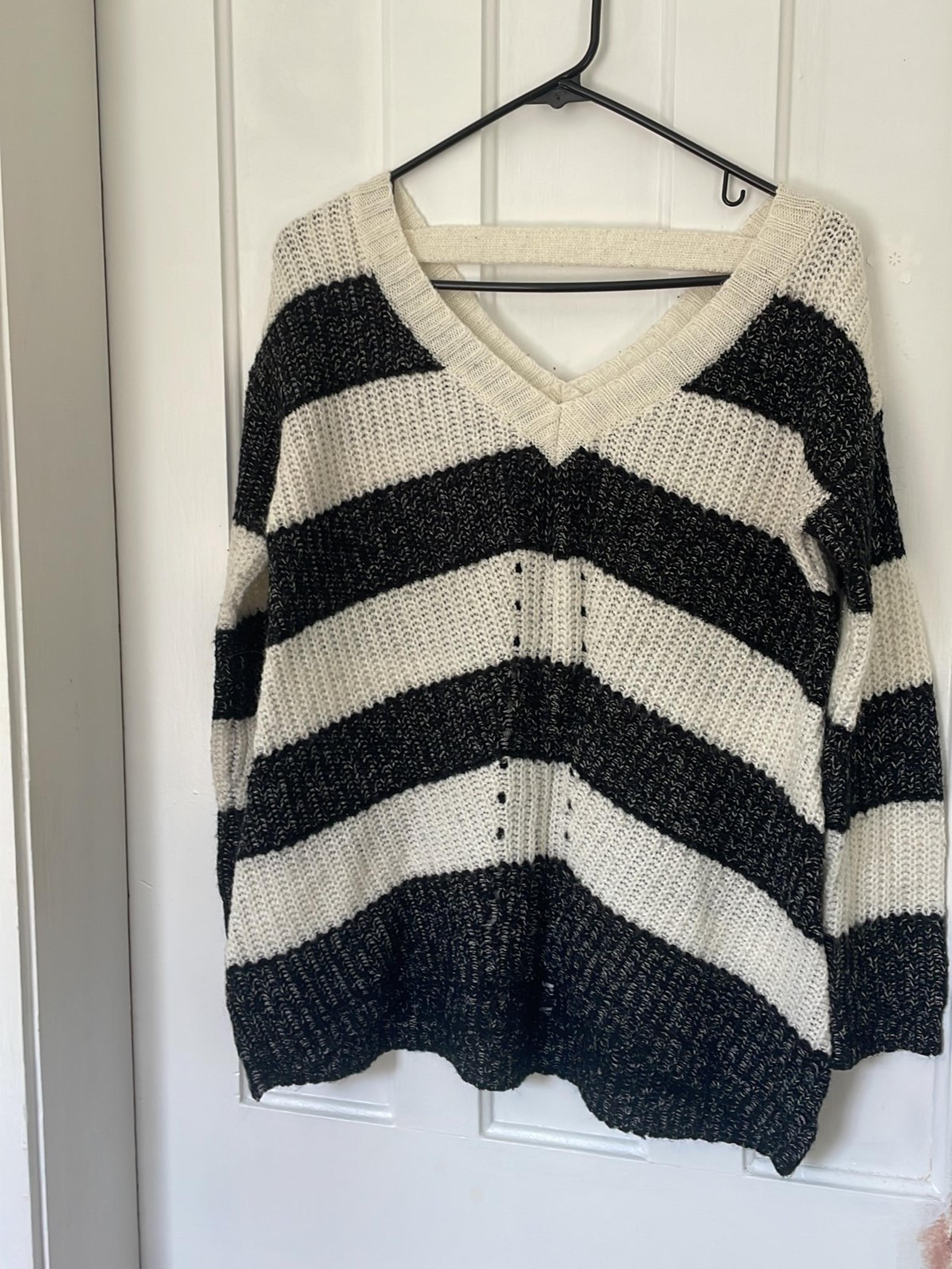 Francesca’s Sweater size small