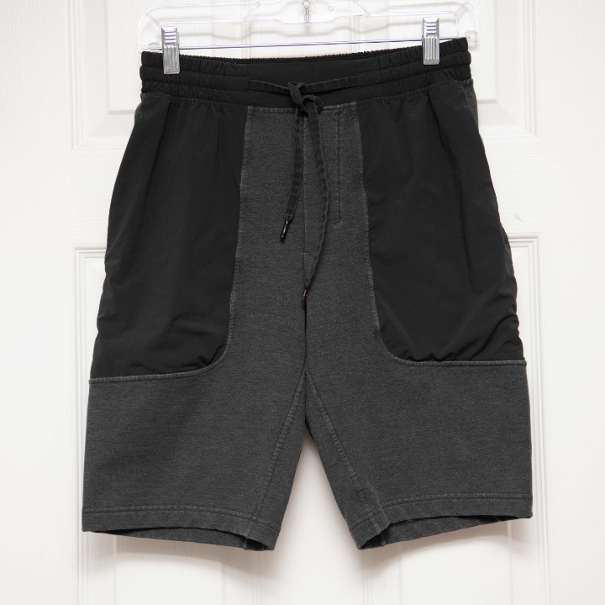 LuLuLemon Mens Athletic Shorts Size Small