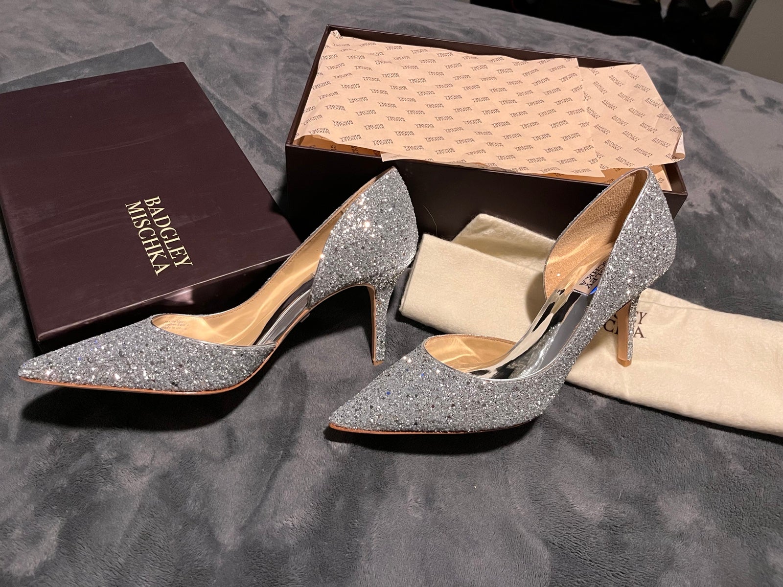 badgley mischka sparkly Silver heel shoes