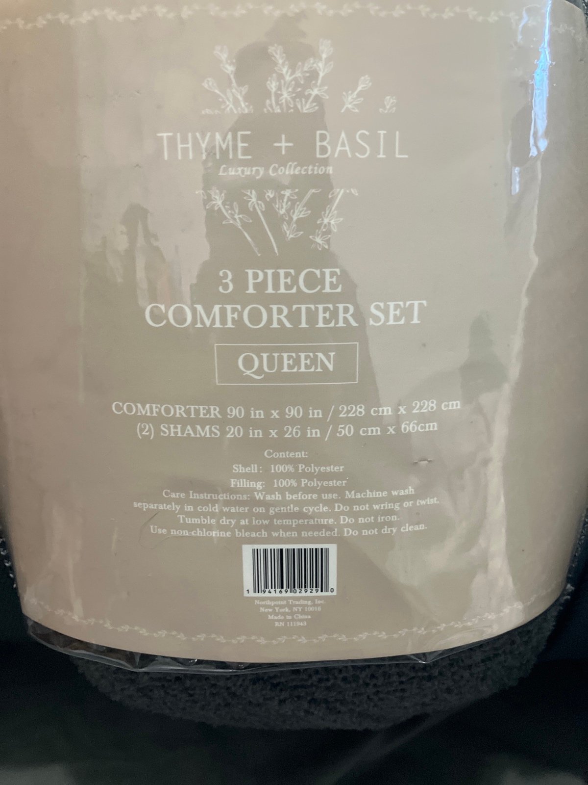 Three piece comforter set (Queen)