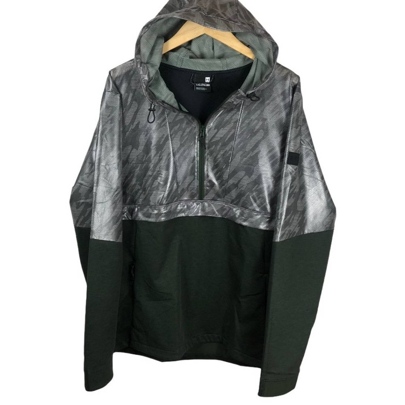 NWT Men’s Green Camo UA Hybrid Windbreaker - 2XL