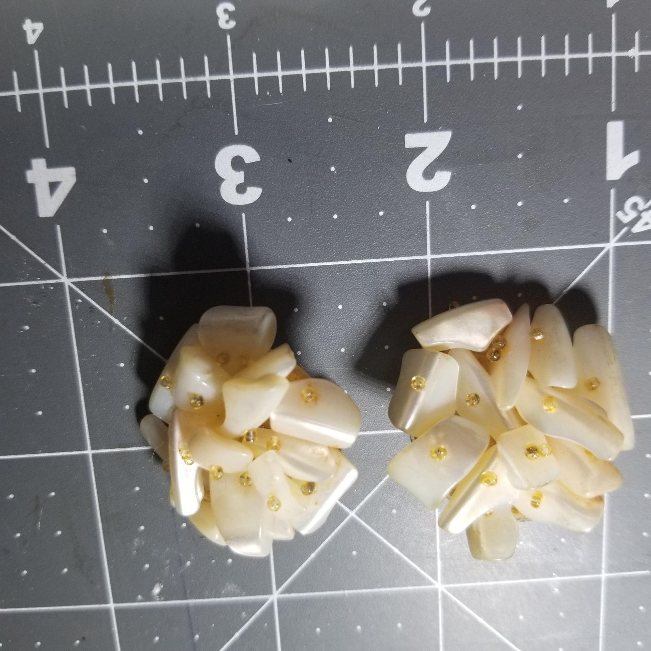 Earrings vintage off white stone set