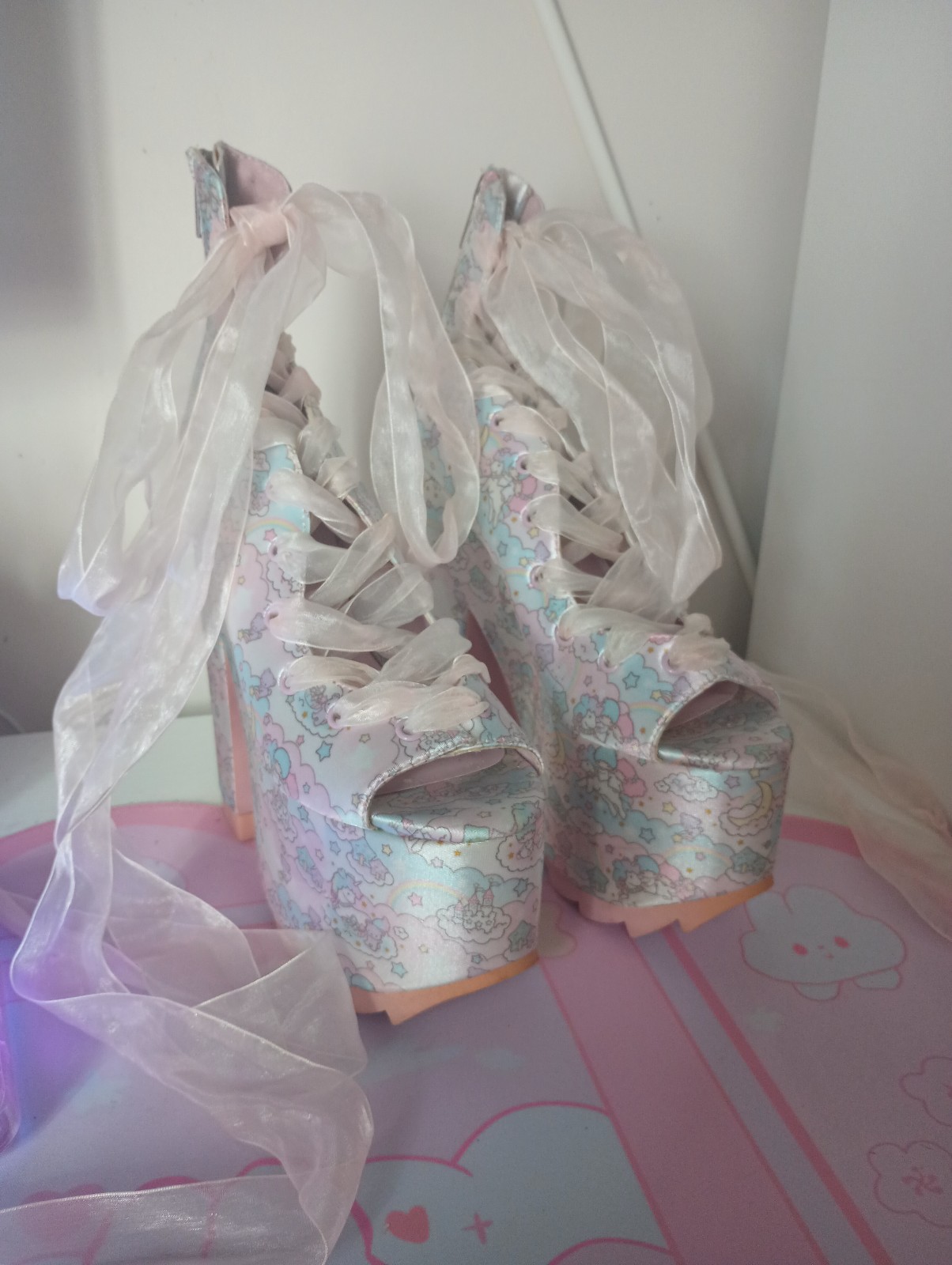 ・❥・YRU Little Twin Stars Platform Heels (size 6)