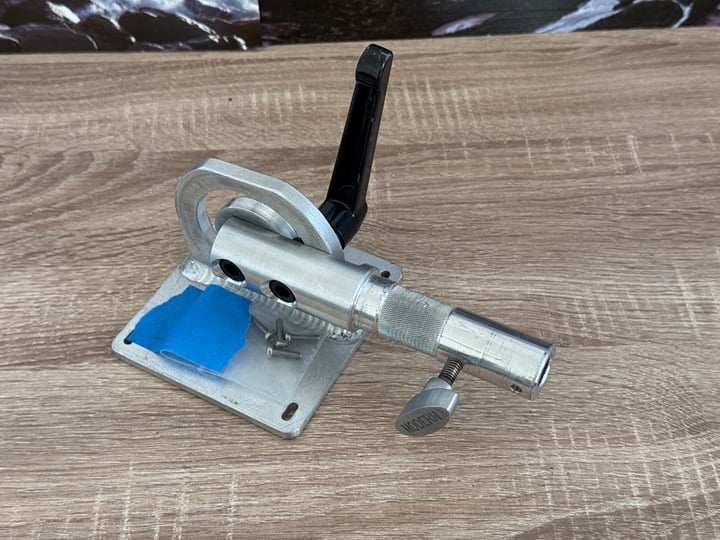 Matthews 100x100mm Vesa Mount to Stand Adapter