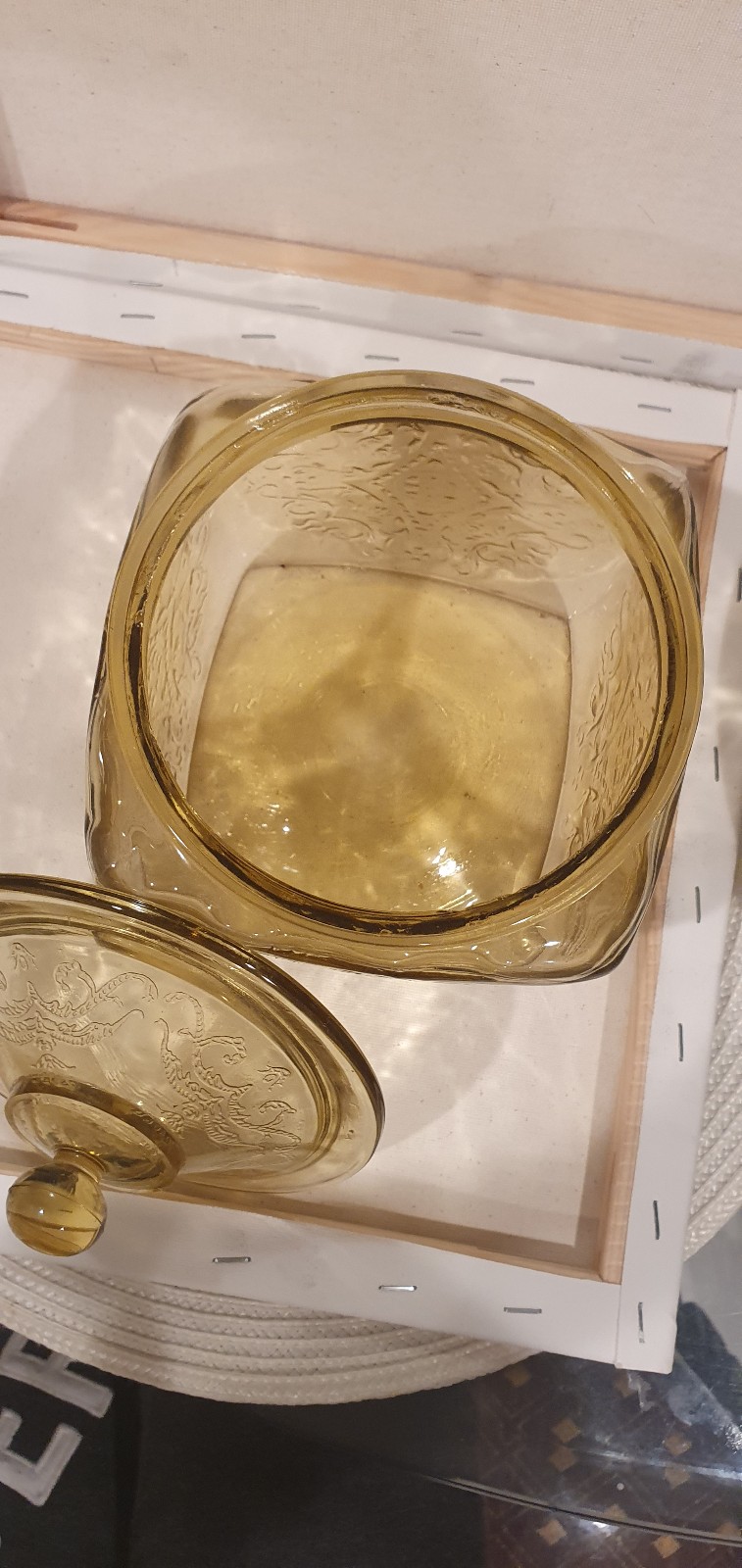 vintage biscuit jar/cookie jar/pale gold yellow 1930s