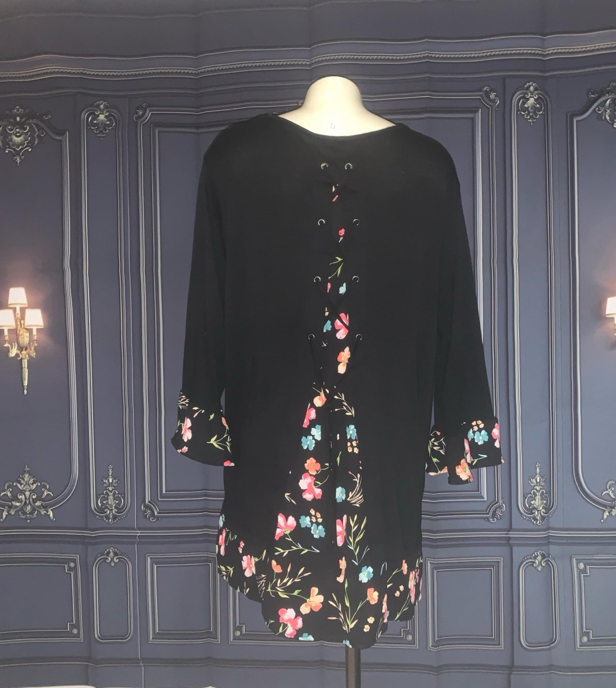Beautiful lace back sweater  14W