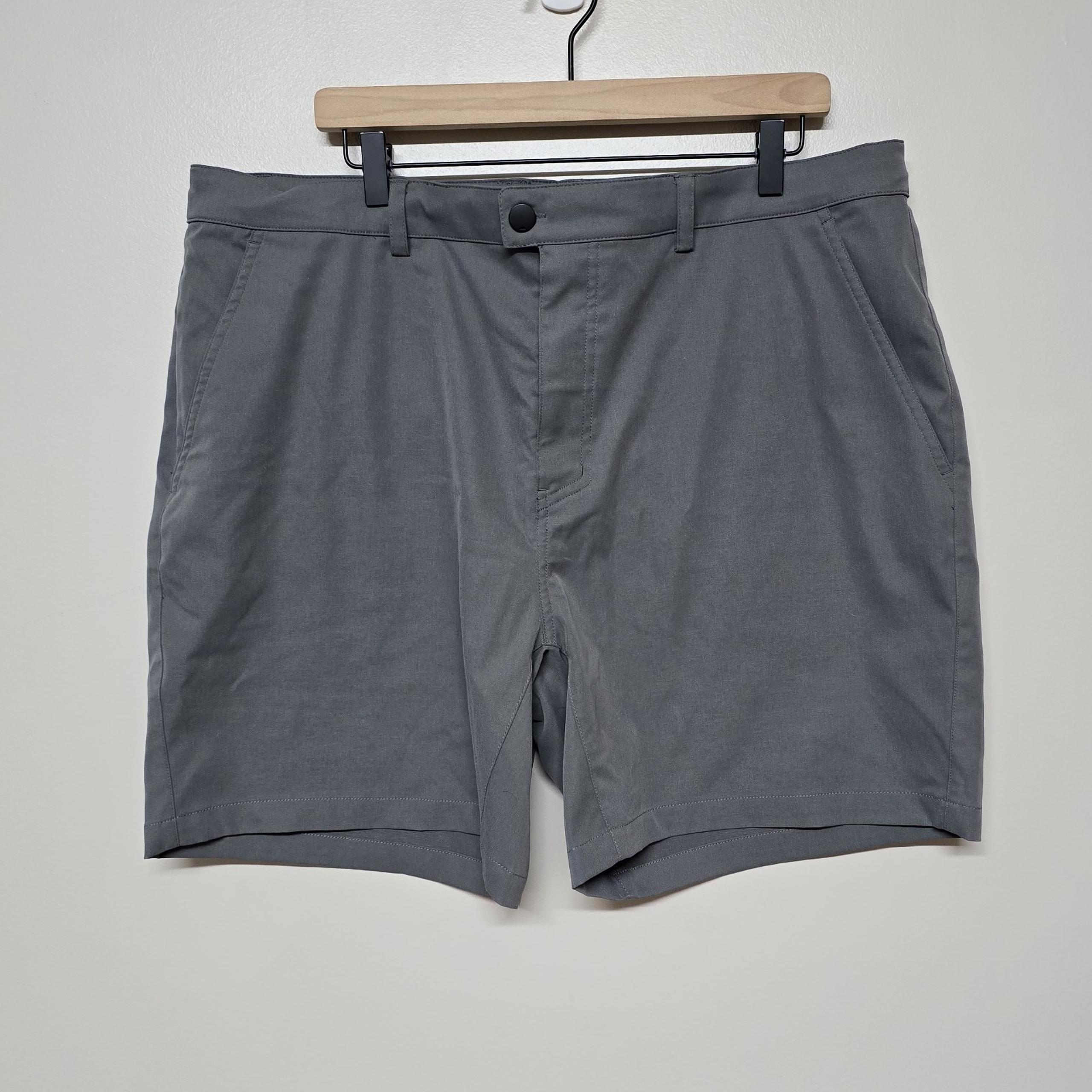 Myles Shorts Mens Sz 40 Makes Moves Gray Chinos Inseam 7" Performance Gold