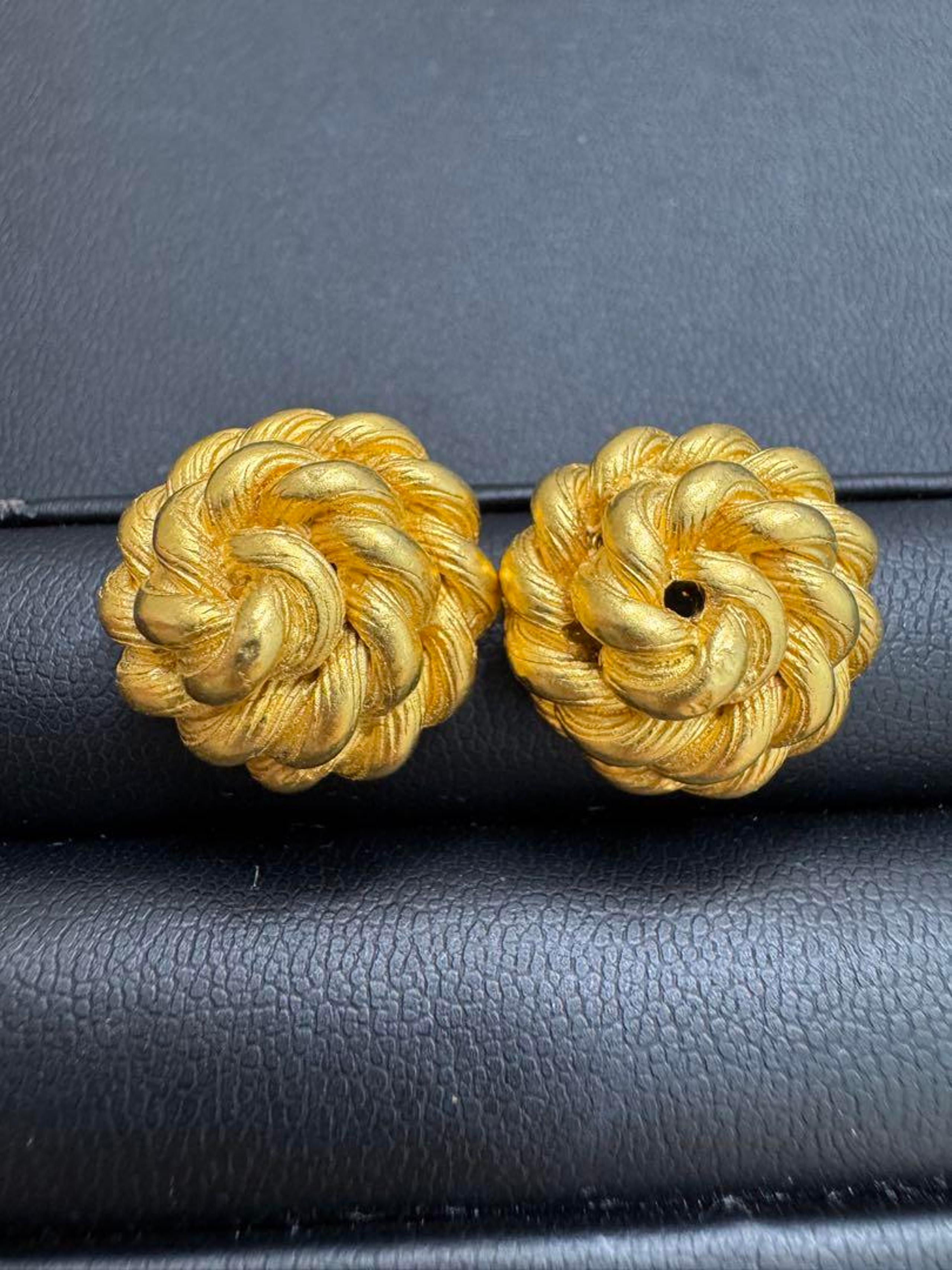 Beautiful Givenchy earrings, vintage, gold