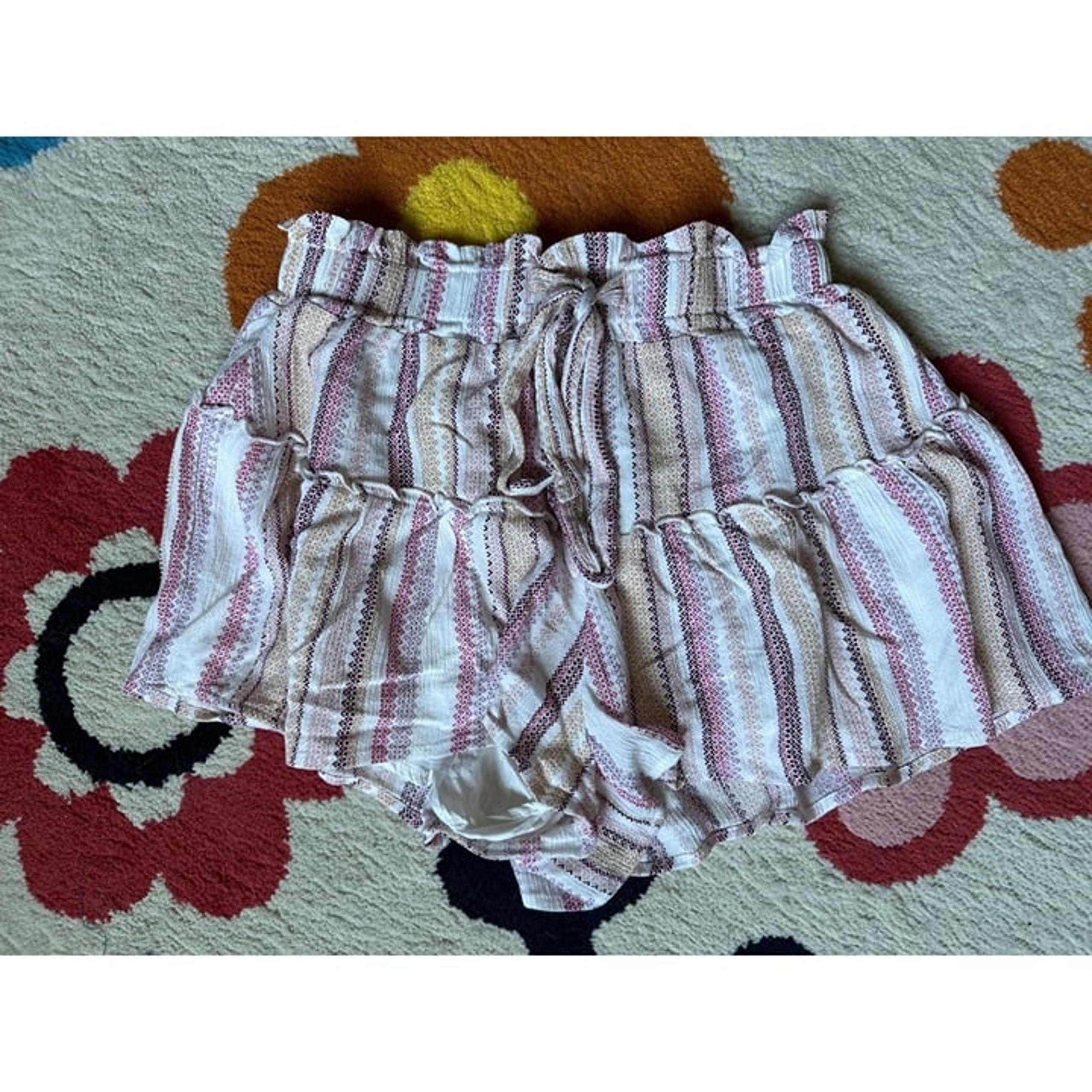 Cotton Candy ruffled striped lined shorts elastic wasitband S