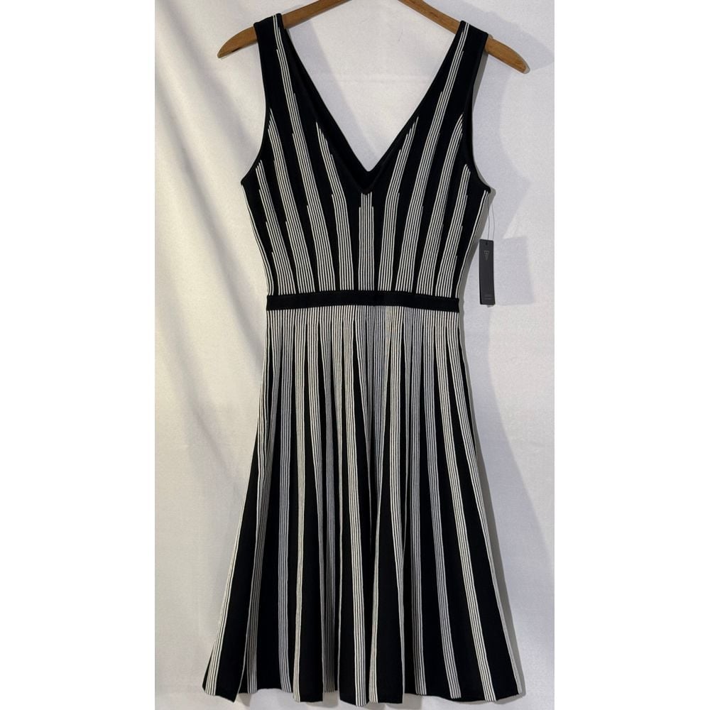 GUESS Black White Striped V-Neck Ottoman Dress Sleeveless Fit & Flare Party XS