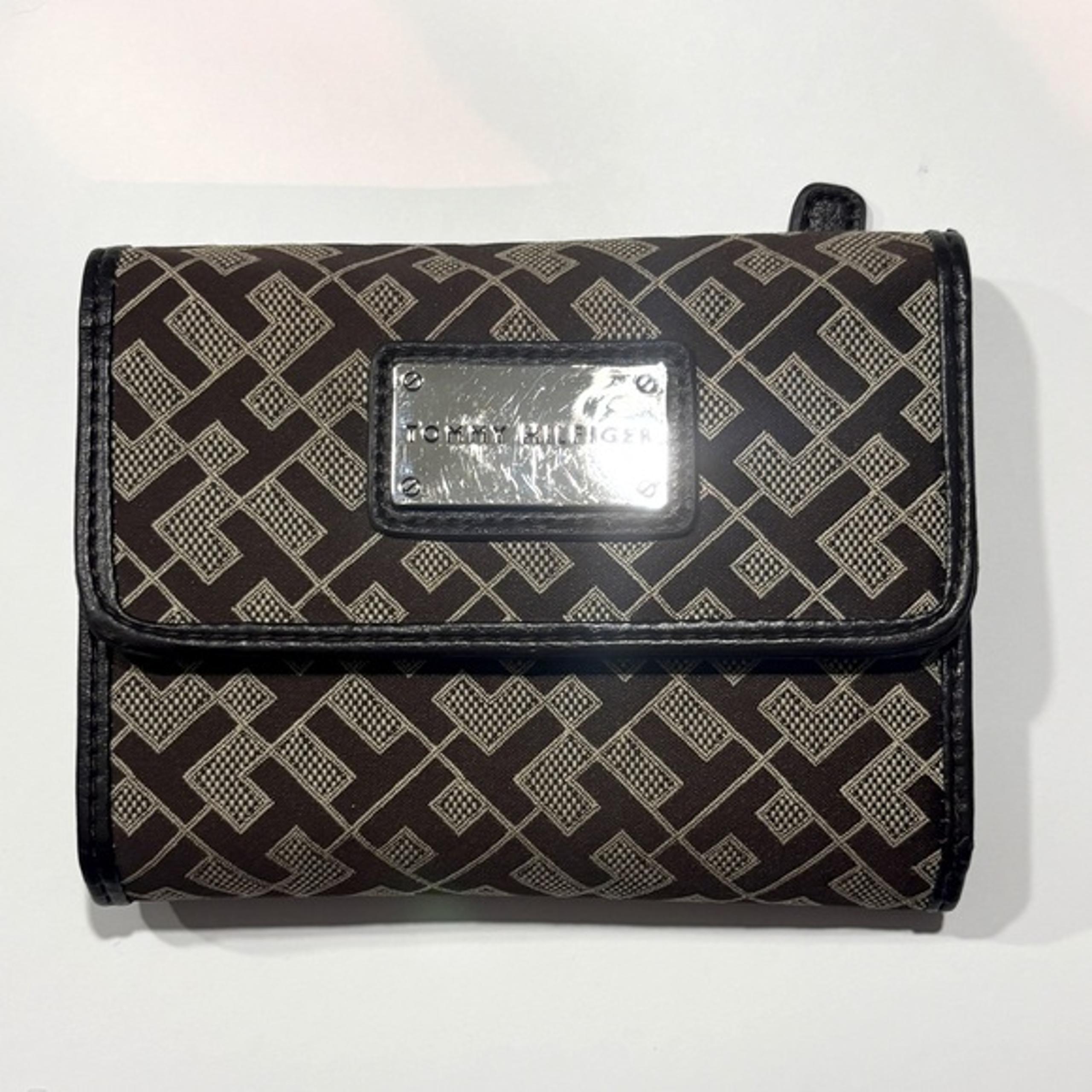 Tommy Hilfiger 2011 Women’s Small Trifold Brown Wallet
