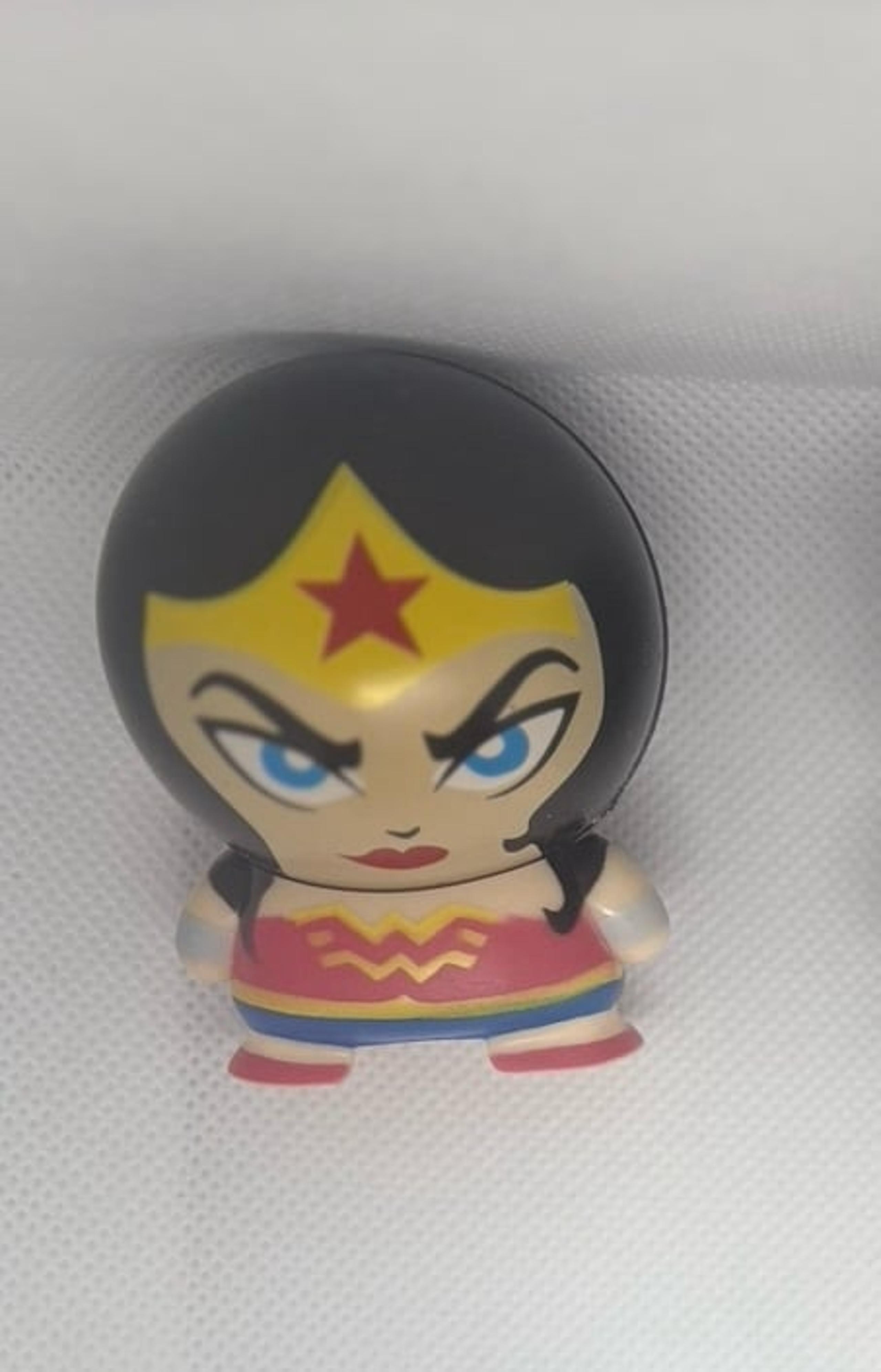 Discontinued DC Comics Buildable 2.5" Mini Figures. Wonder Woman