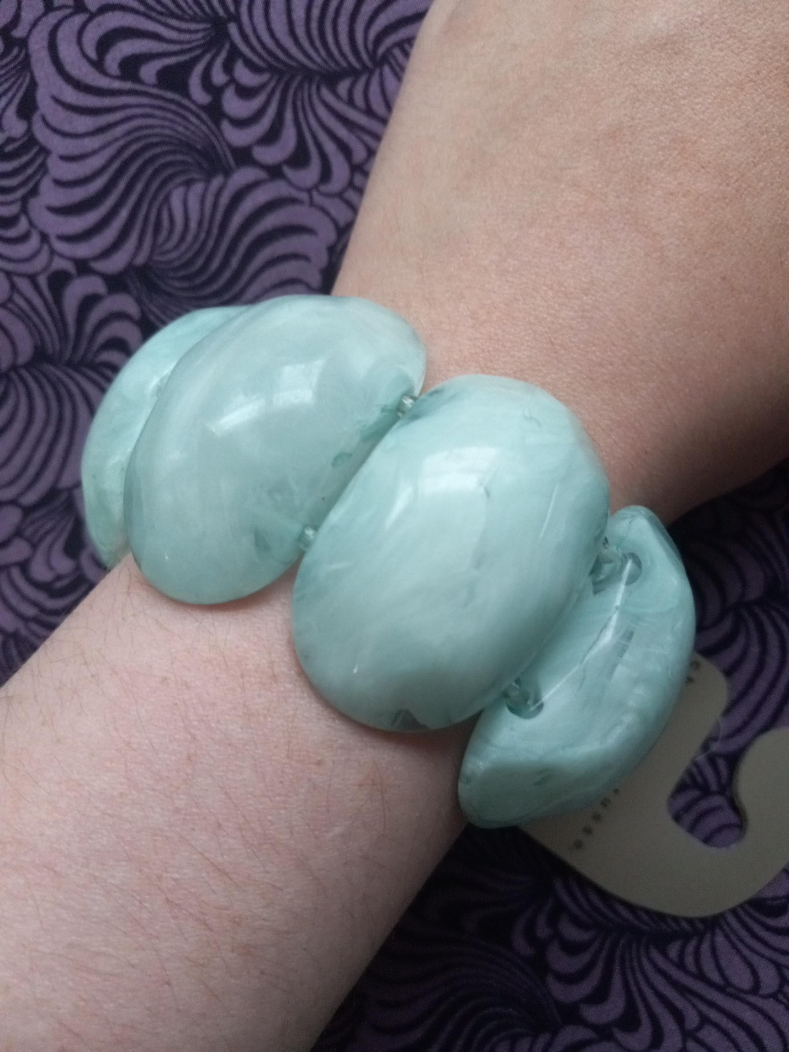CHARLOTTE RUSSE RESIN STRETCH BRACELET