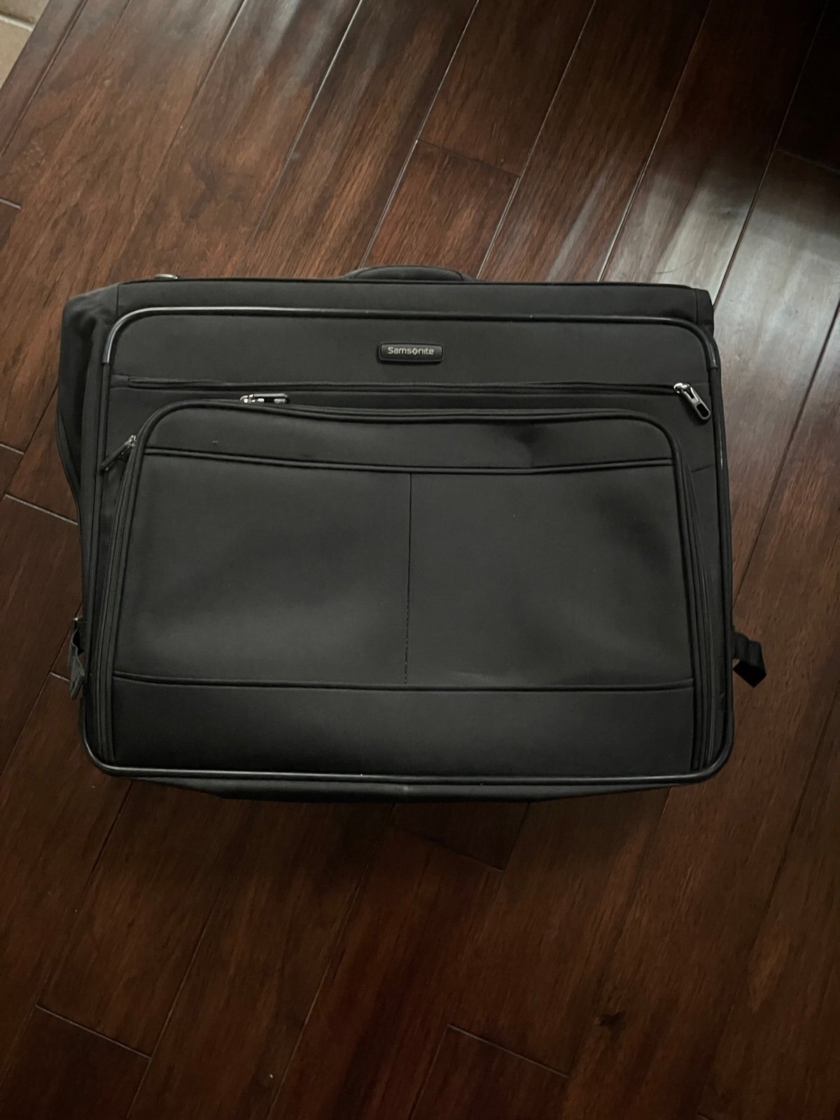 EXB 2.0 ULTRA VALET GARMENT BAG Samnite pre loved in great condition