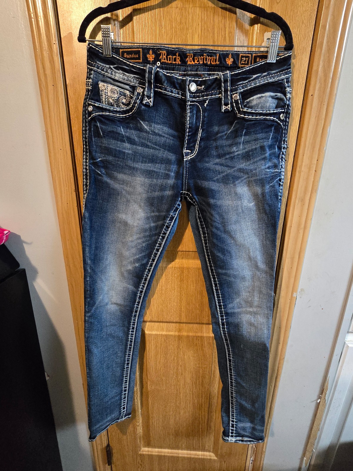 Nwot rock revival 27 L sundee easy skinny jeans