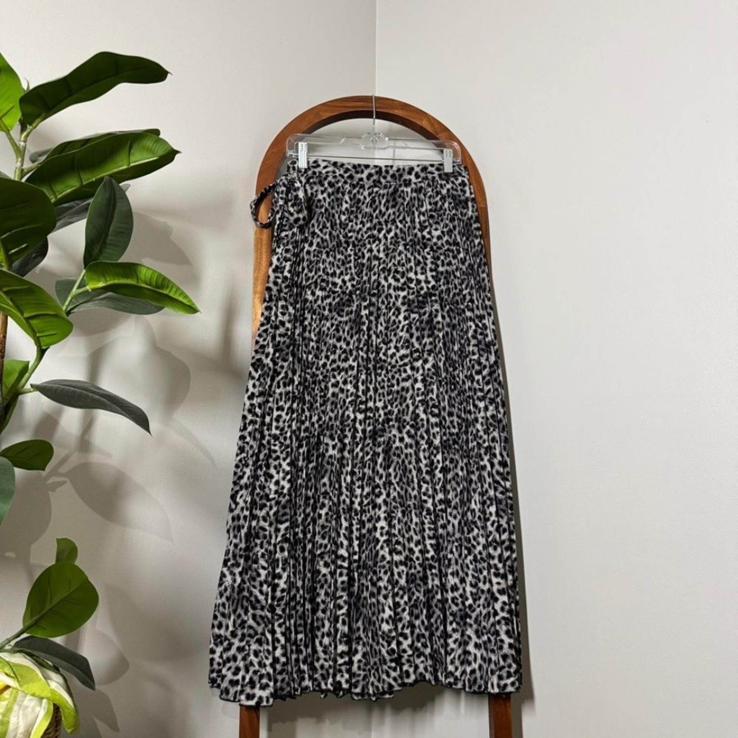 Lularoe MEDIUM DeAnne Pleated Wrap Maxi Skirt Leopard Animal Print