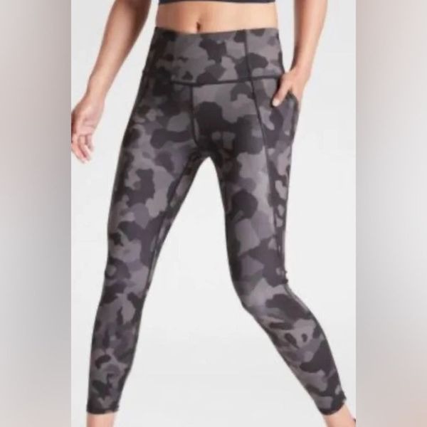 Athleta Lightning Camo 7/8 Women Tight In Supersonic Leggings Size M