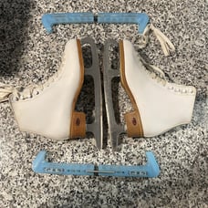 riedell ice skates size 9