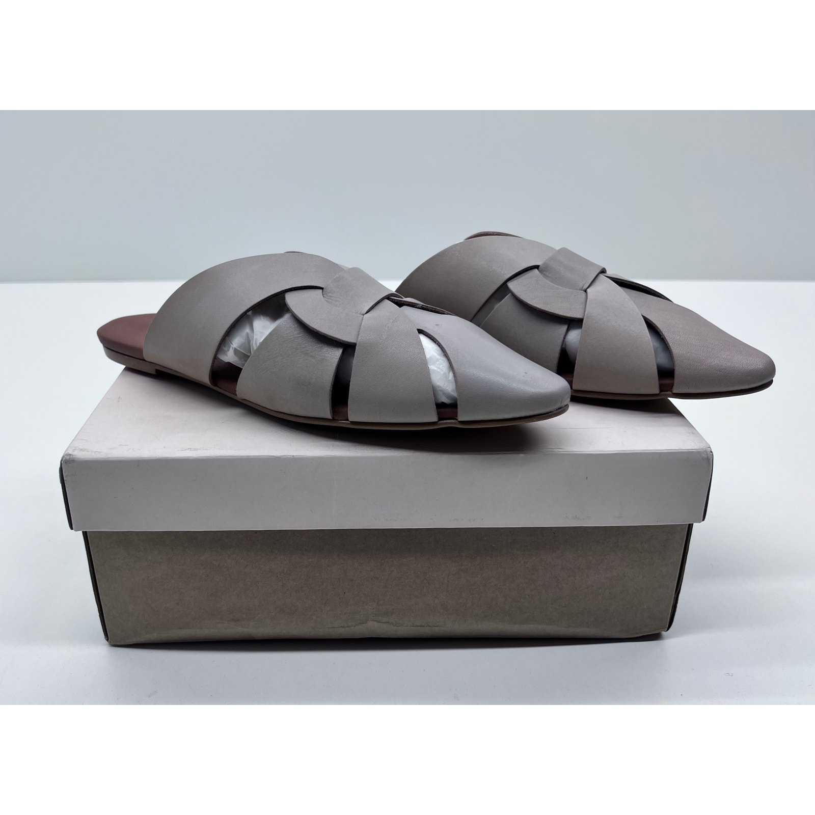 PILCRO WOMEN'S TWISTED LEATHER CREAM SANDALS SIZE 9 NIB #04S