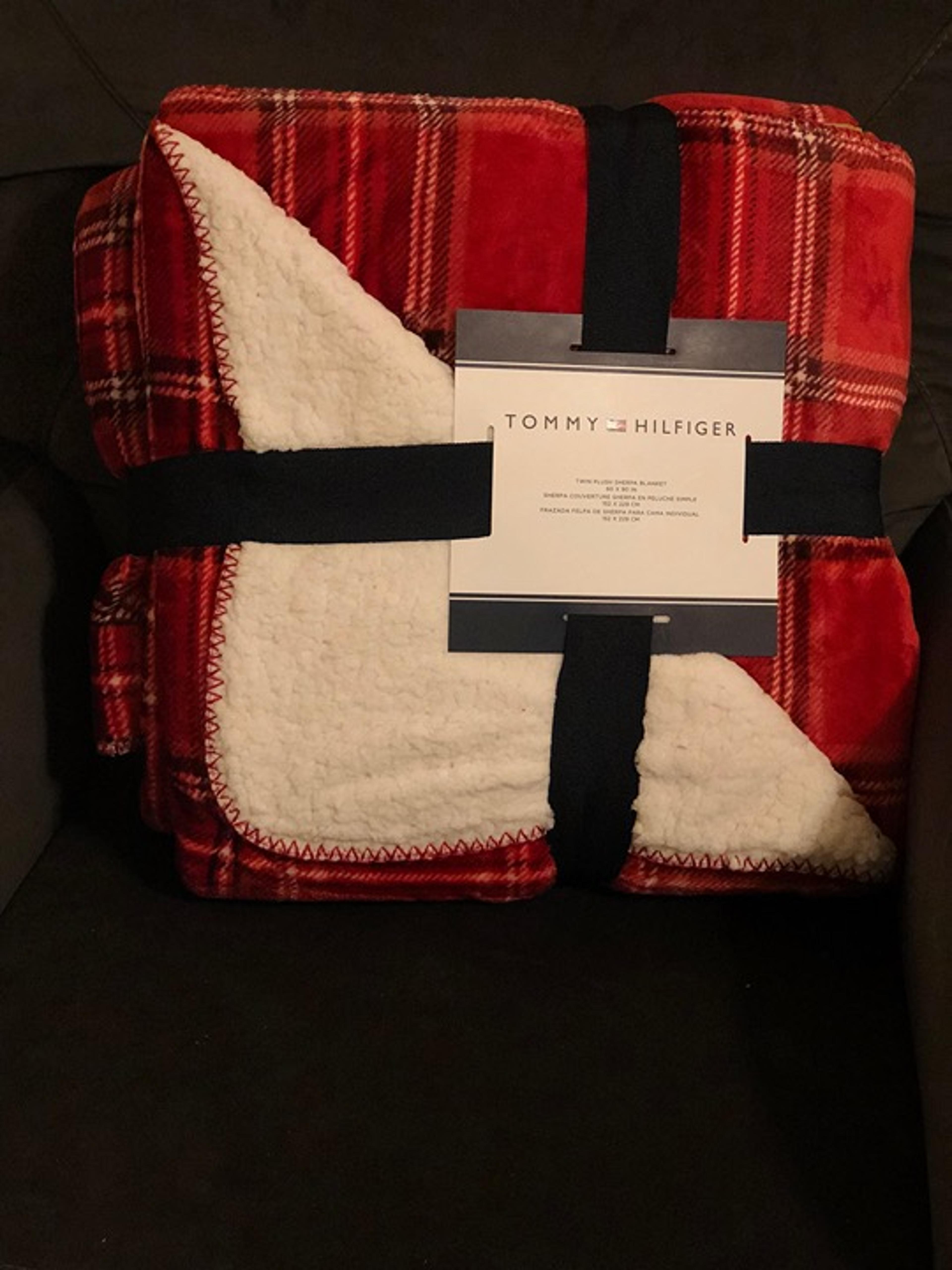 Tommy hilfiger twin plush blanket Clearance