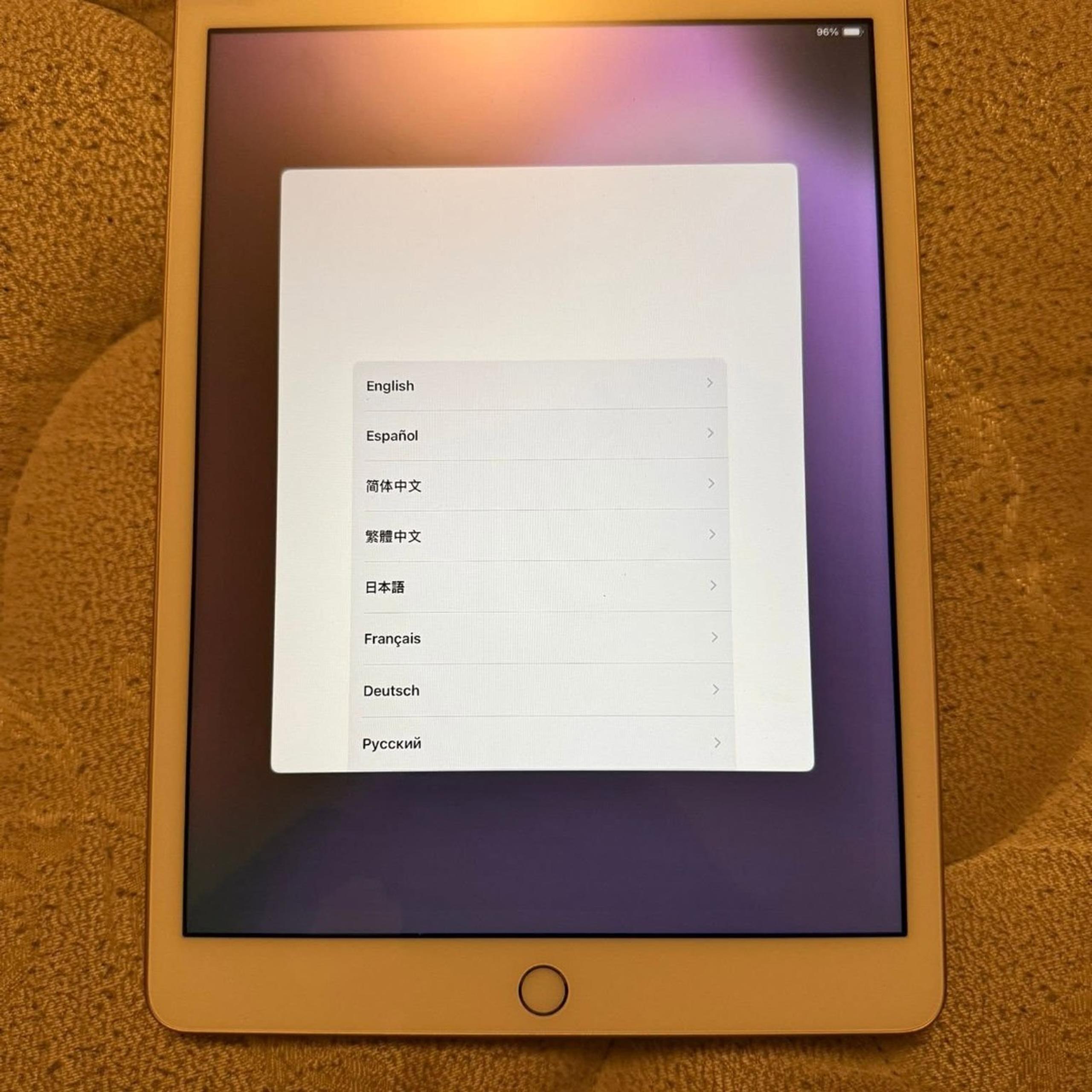 Apple iPad 10.2" (8th Gen, 32GB, Gold, Wi-Fi) – Used in Good Condition
