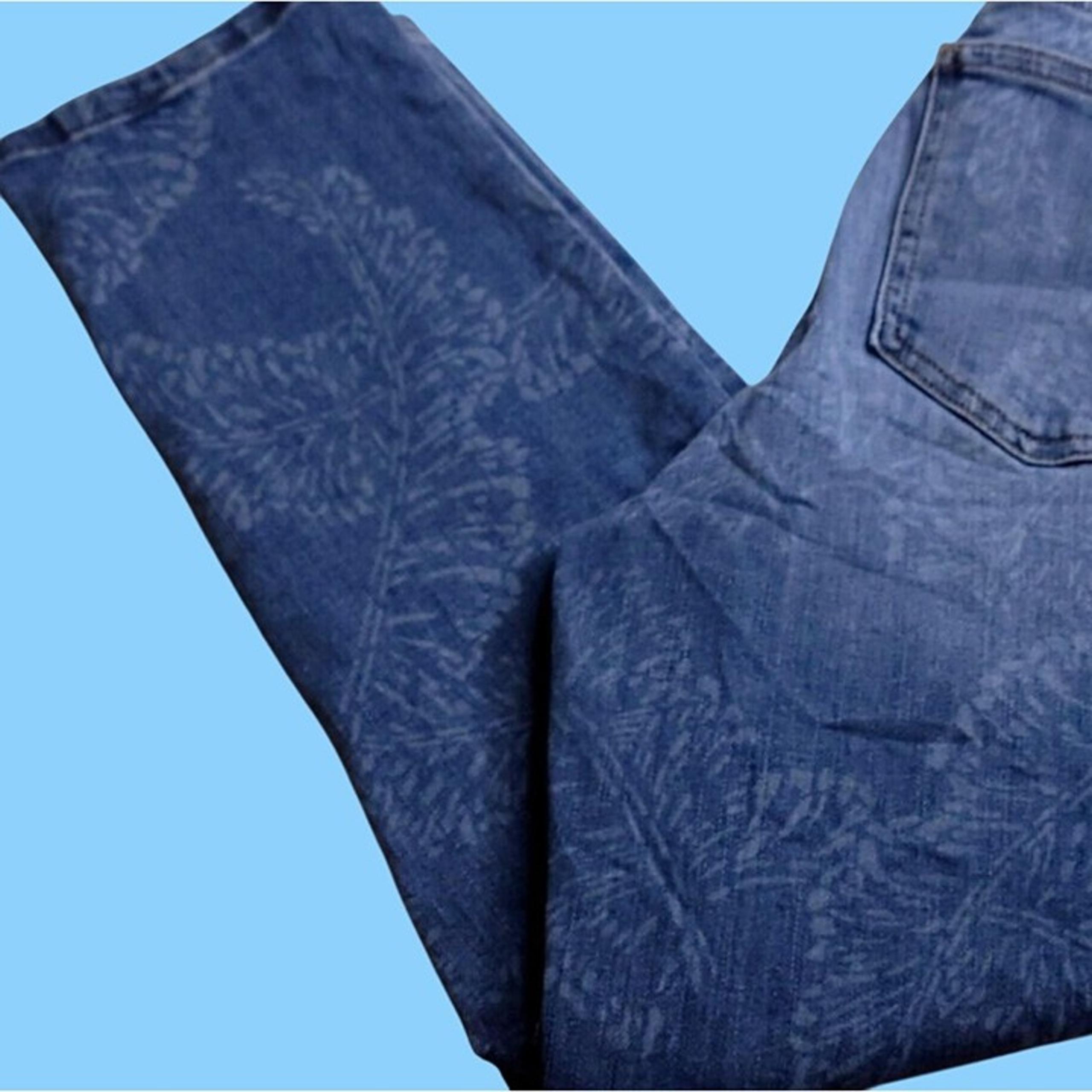 CHAPS Jeans Womens Madden Capri 6 Medium Wash Mid Rise Banana Leaf Stretch