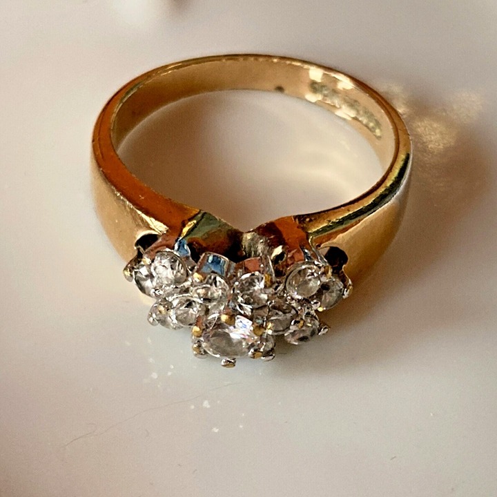 18K GERSC Ring Size 8.5 Cluster Cubic Zirconia Gold Electroplated Steel Core VTG