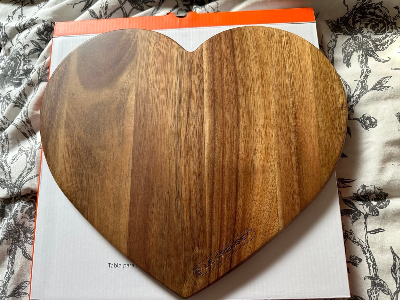 Le Creuset Heart serving board