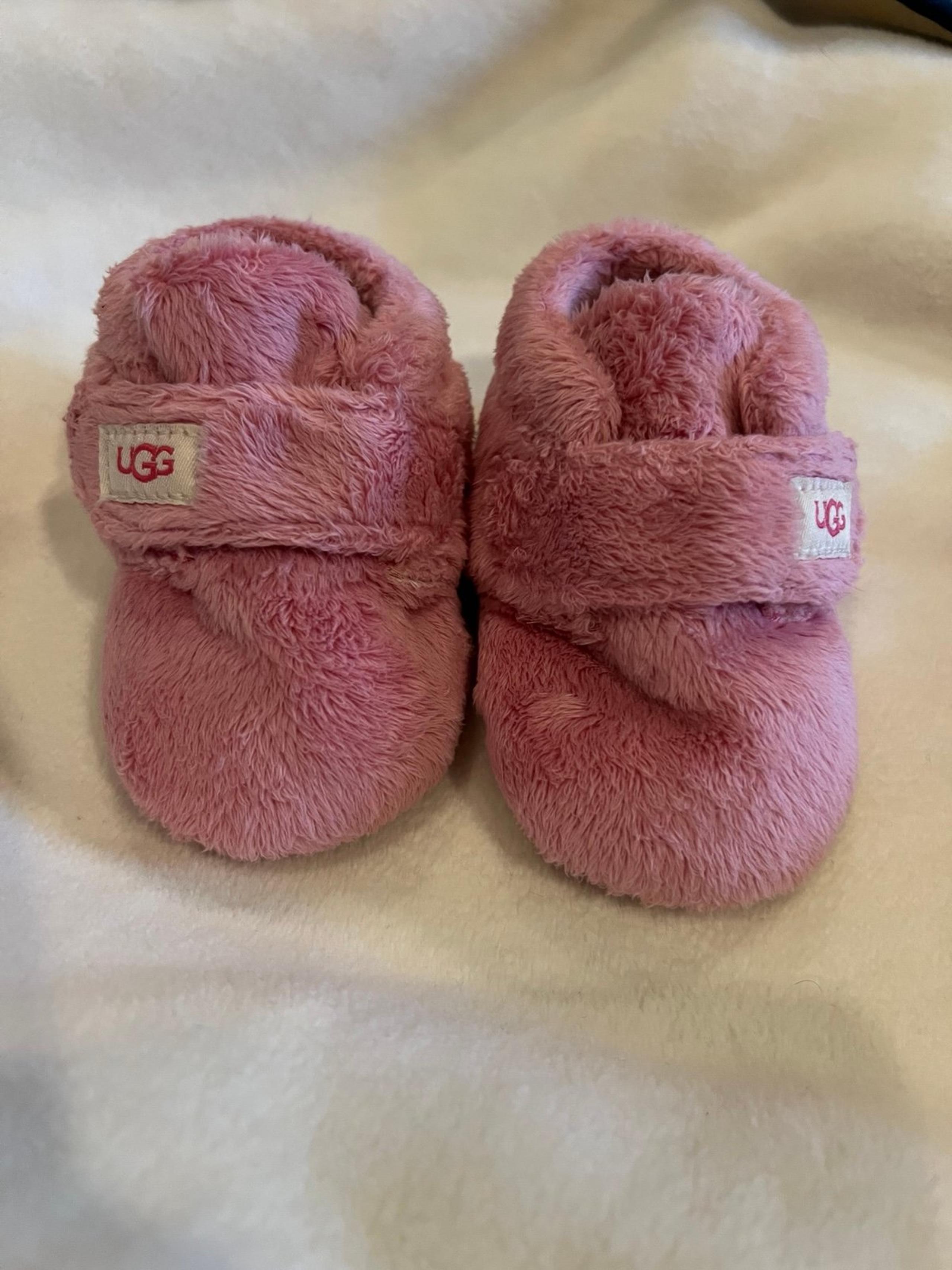 UGG Baby Slippers – Soft Pink Fleece, Size 2/3