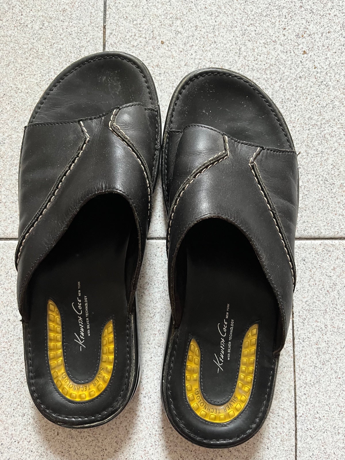 Vintage Kenneth Cole leather slides
