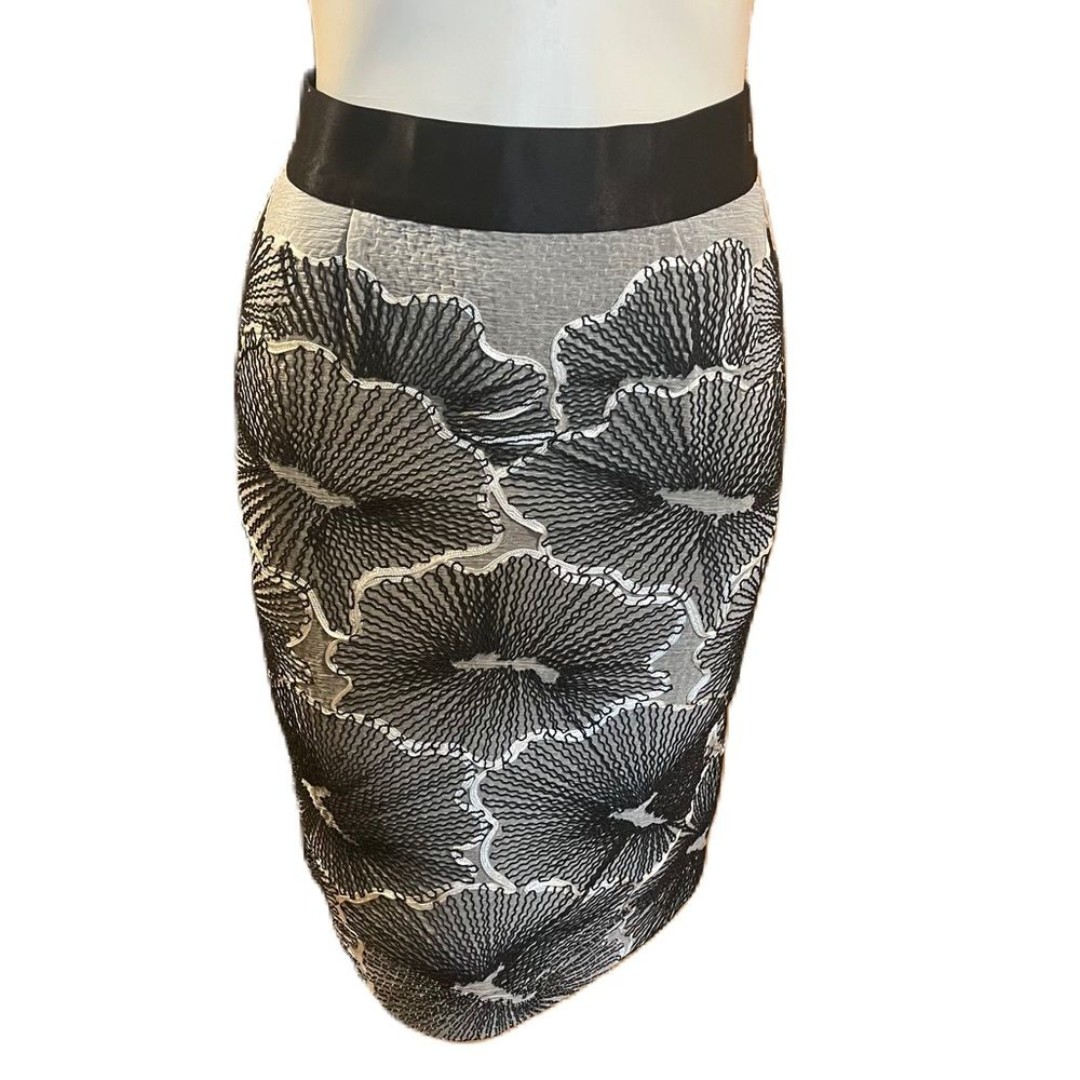 Gracia Raised Floral Textured Gray Career Pencil Skirt Size S