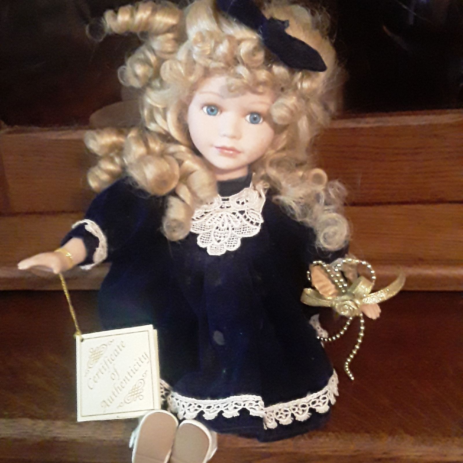 Collector's Choice music box porcelain d