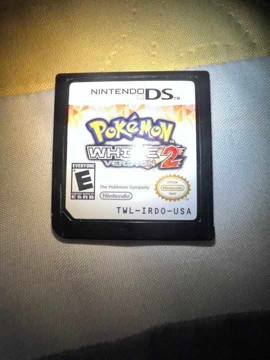 AUTHENTIC USA Pokémon White Version 2 for Nintendo DS newest