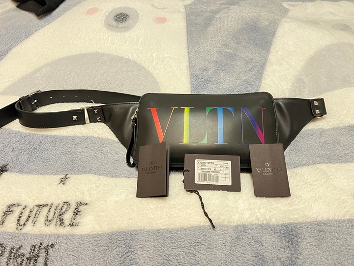 1749 Authentic VALENTINO Made in ITALY Unisex Black Leather Waist Fanny Bag