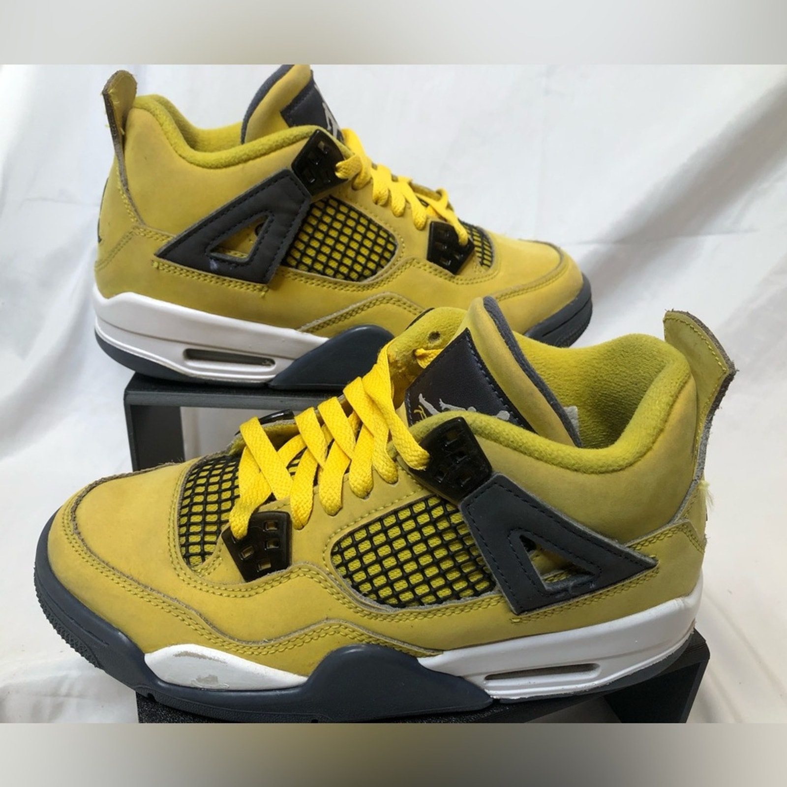 Air Jordan 4 Yellow Lightning— Size 4.5Y